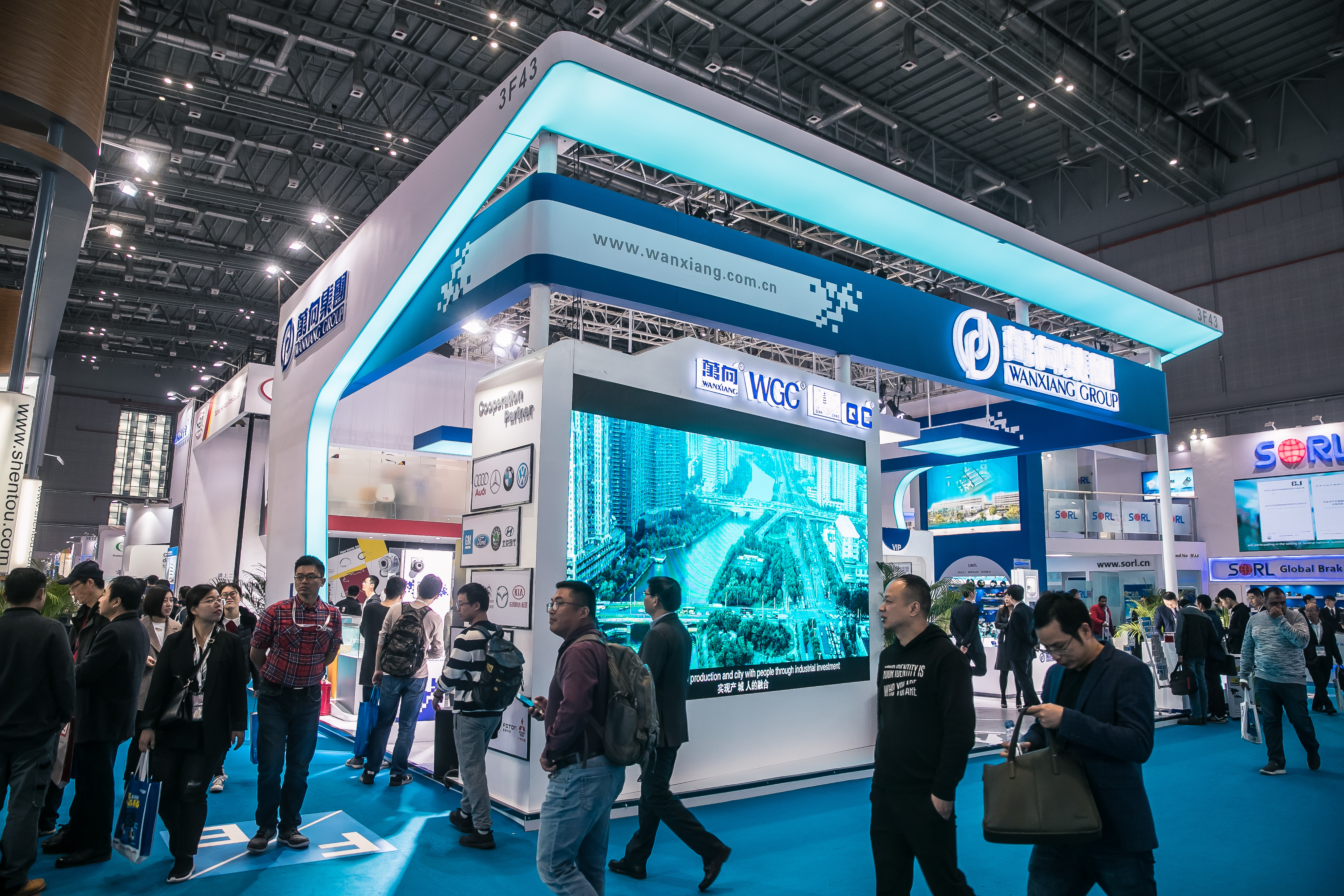 Booth_and_products_11
