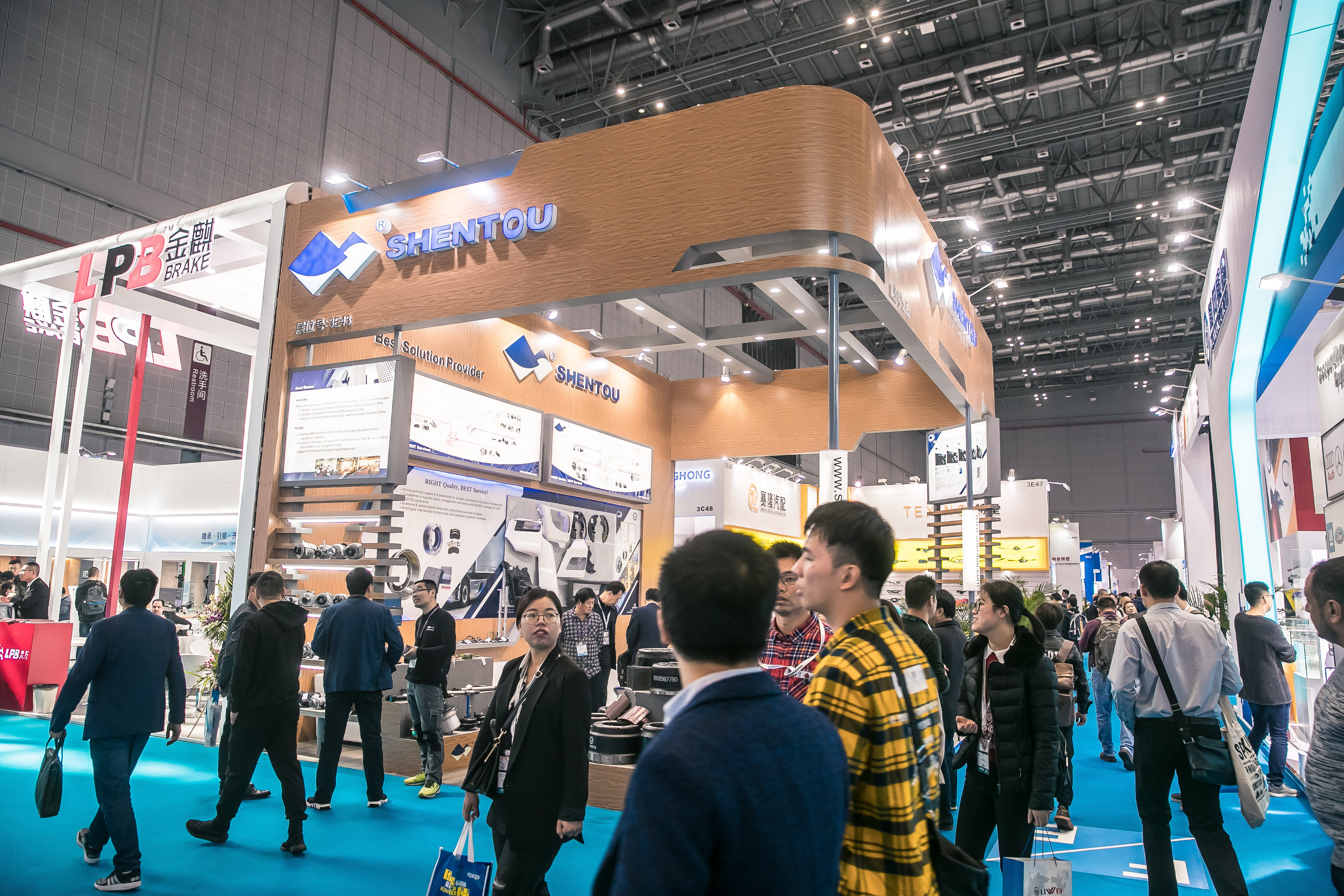 Booth_and_products_12